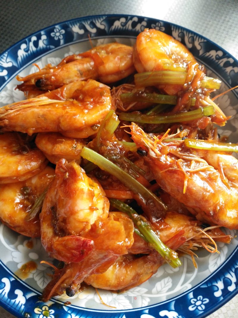 爆炒大虾的家常做法(爆炒大虾的家常做法视频)