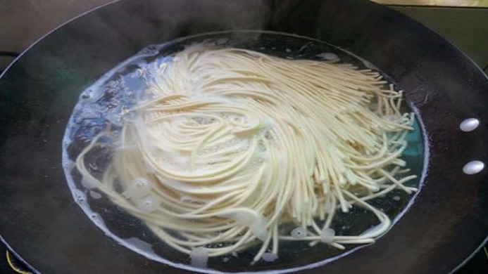 煮挂面的家常做法(煮挂面的家常做法一般几分钟)
