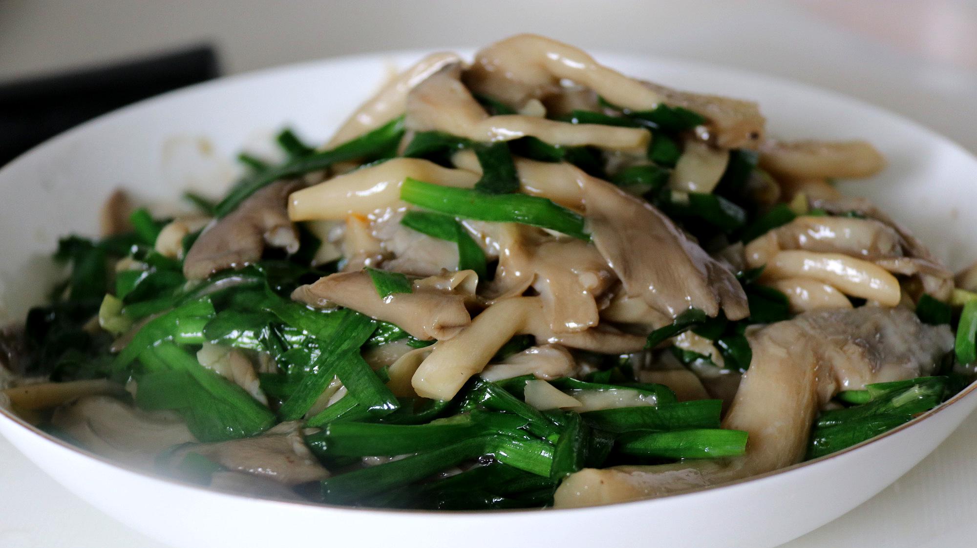 蘑菇怎么炒好吃(鸡蛋蘑菇怎么炒好吃)